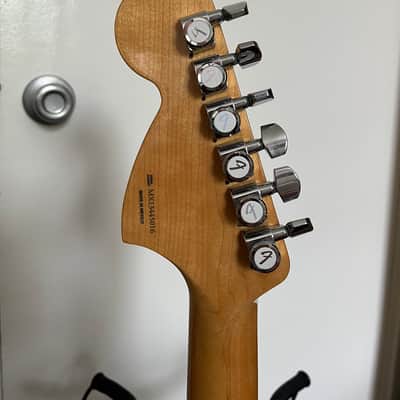 Fender Deluxe Roadhouse Stratocaster with Maple Fretboard 2014 - 2015 - Vintage White image 6