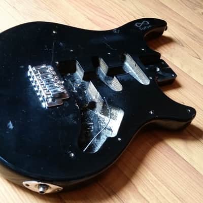 Peavey Raptor Plus electric guitar body image 2