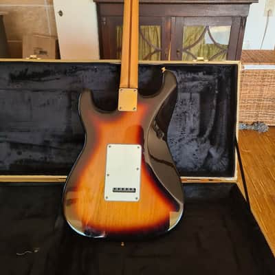 Fender Standard Stratocaster 2015 - Brown Sunburst image 2