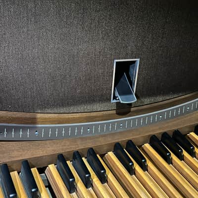 Allen Organ w/ Built-in Speakers, 32-Note Concave Pedalboard and bench! image 17