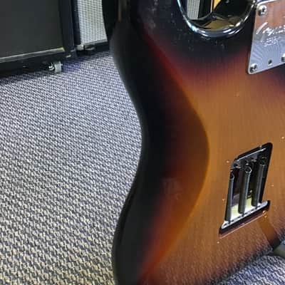 Fender American Deluxe Stratocaster with Rosewood Fretboard 1999 - 2003 - 3-Color Sunburst image 13