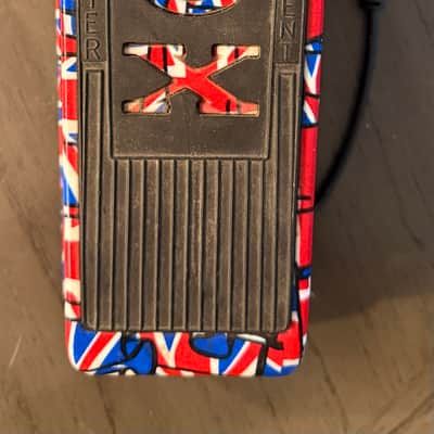 Vox V847-AUJ Wah  - Union Jack image 1