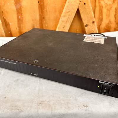 Shure UA845-UB UHF Antenna Distribution System - 692-716 MHz - Working image 1