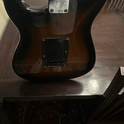 Squier Sonic Stratocaster 2023 - Present - 2-Color Sunburst image 6