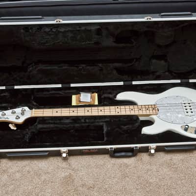 LEFT-HANDED Music Man Stingray 4H bass White image 2