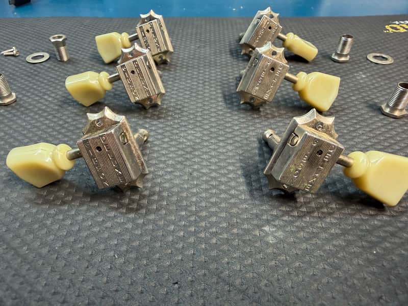Gibson Deluxe Vintage Style Tuner Set image 1