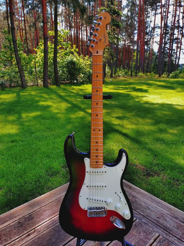 Fender Stratocaster 2003 - 3-Tone Sunburst / Maple Neck image 1