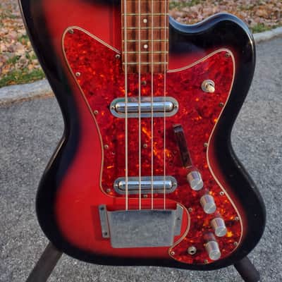 Silvertone Hornet Bass 1966 Red Burst image 1