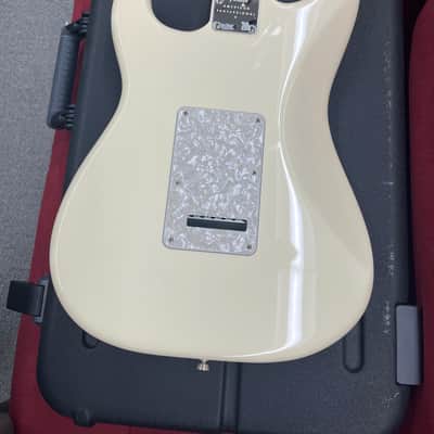 Fender American Professional II Stratocaster Maple Fretboard 2022 - Olympic White image 22