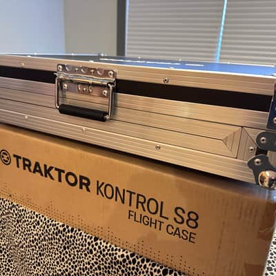 Native Instruments Traktor Kontrol S8 with Flight Case image 24