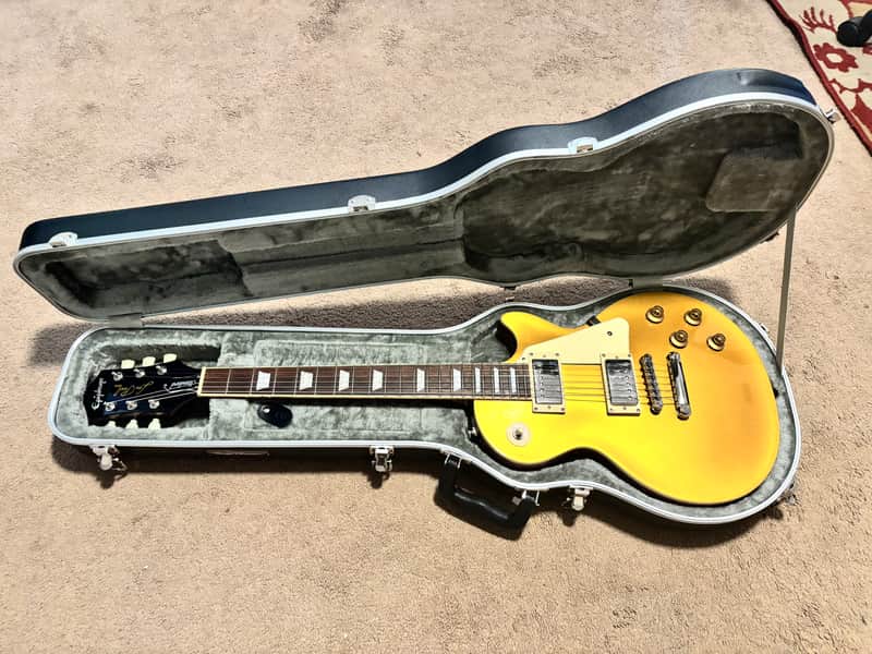 Epiphone 2023 Les Paul Standard '50's Gold Top Inspired By Gibson Model with a hard case image 1