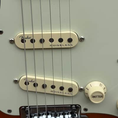 Fender Classic Player '60s Stratocaster With Hard case image 6
