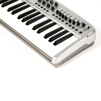M-Audio Ozonic MIDI Controller Owned By Mike Campbell image 8