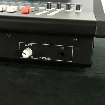 Yamaha LS9-32 32-Input Digital Mixing Console CG0140T image 7