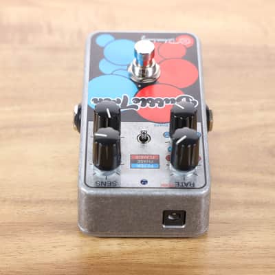 Keeley Bubbletron Flanger / Phaser 2016 - Present - Silver / Blue / Red image 5