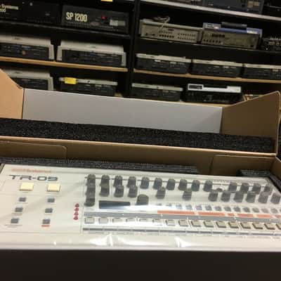 Roland Boutique Series TR-09 Rhythm Performer Drum Machine Brand New  //ARMENS//