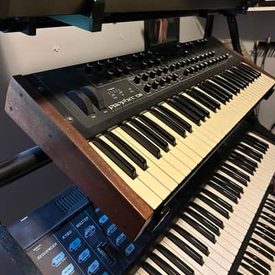 Dave Smith Instruments Prophet 08 PE 61-Key 8-Voice Polyphonic Synthesizer 2009 - 2015 - Black with Wood Sides