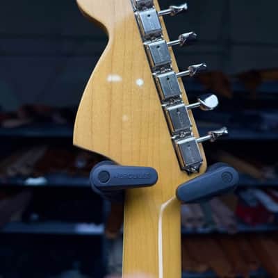 Fender American Vintage Il '66 Jazzmaster, Custom Nitrocellulose Candy Apple Sapphire New - Candy Apple Sapphire image 4
