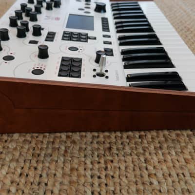 Modal Electronics 001 Hybrid Digital / Analog 2-Voice Synthesizer 2010s - White image 9