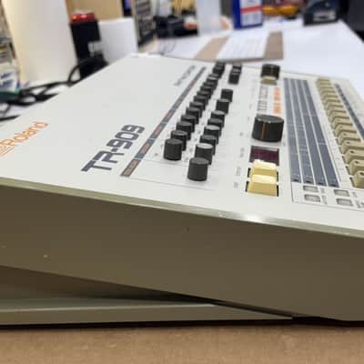 Roland TR-909 110v Rhythm Composer Analog Vintage Drum Machine TR909 image 10