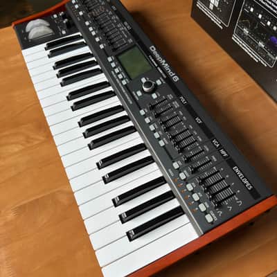 Behringer DeepMind 6 37-Key 6-Voice Polyphonic Analog Synth 2017 - Present - Black image 16