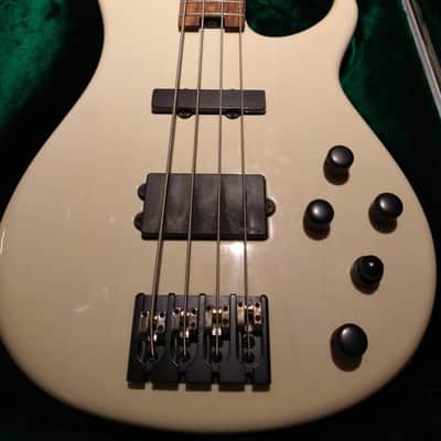 1997-Vintage USA-made Peavey Millennium bass guitar image 9