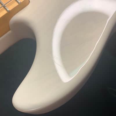 G&L L2000 1993 Bone White image 15