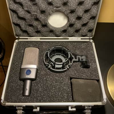 AKG C214 Professional Condenser Microphone w/ Shockmount & Hard Case – Excellent - Excellent image 2
