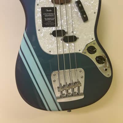 Fender Vintera II Mustang Bass - Burgundy (Blue) imagen 2