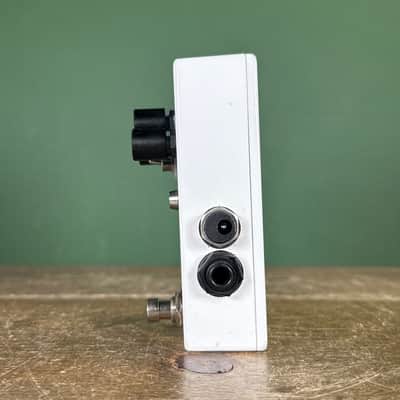 Pigtronix Quantum Time Modulator 2013 White image 5