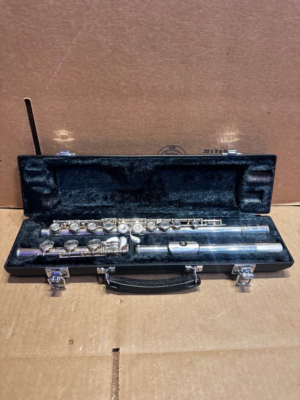 Yamaha YFL-361 Open Hole Flute – Made in Japan – Serial #807533 – Silver Headjoint – Inline G – Original Case image 1
