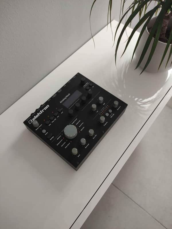 Elektron Analog Heat Stereo Processor with USB Interface 2016 - 2017 - Black image 1