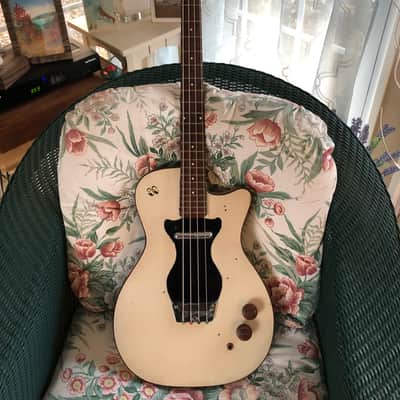 Vintage 1964 Silvertone Danelectro 1440L Bass Guitar, White & Black image 5