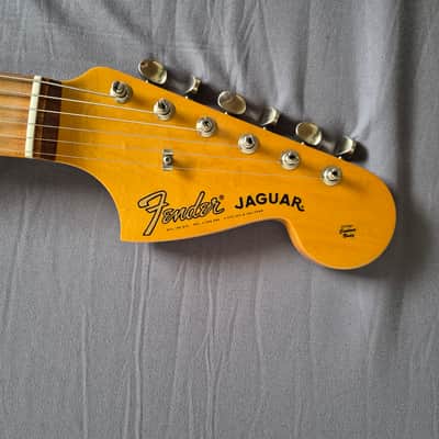 Fender Classic Player Jaguar Special with Rosewood Fretboard 2009 - 2017 - Candy Apple Red image 4