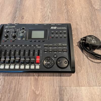 Zoom R8 Recorder: Interface: Controller: Sampler 2010s - Black