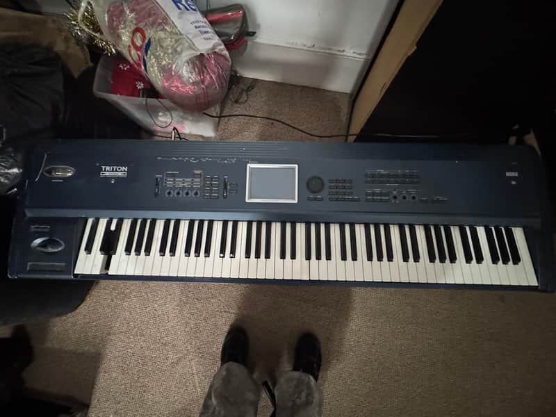 Korg Triton Extreme 88-Key 120-Voice Polyphonic Workstation 2005 - 2009 - Black image 1