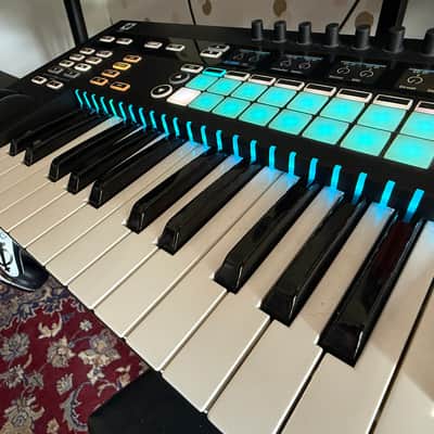 Novation ReMOTE 61 SL MKIII MIDI Controller 2018 - Present - Black image 2