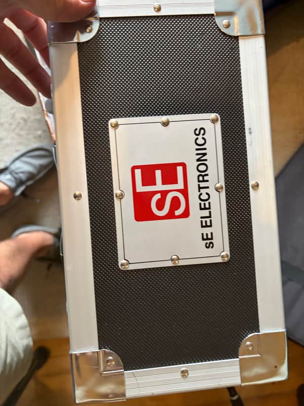 sE Electronics T2 Large Diaphragm Multipattern Condenser Microphone 2010 - Present - Silver image 1