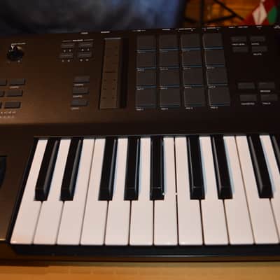 Akai MPC Key 61 Standalone Workstation Synthesizer 2022 - Present - Black image 2