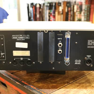 Akai S1100 MIDI Stereo Digital Sampler 1990 - White image 4