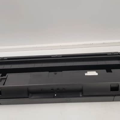 Yamaha PSR-E273 61-Key Arranger Keyboard 2020 - Present - Black image 9