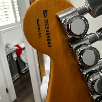 Fender American Deluxe Stratocaster V-Neck with Maple Fretboard 2004 - 2010 - 2-Color Sunburst image 7