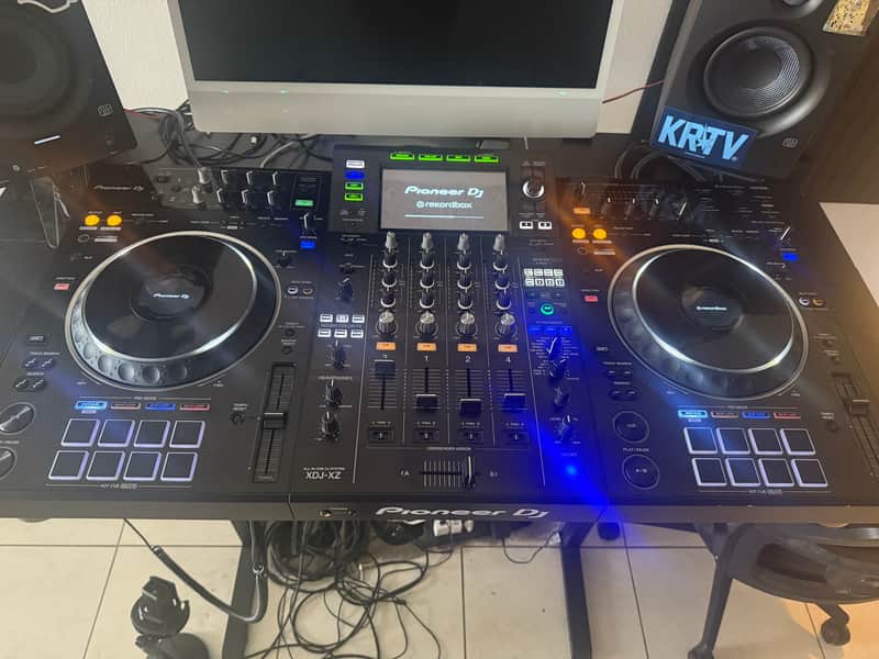 Pioneer XDJ-XZ 4-Channel Rekordbox / Serato All-In-One DJ System 2020 - Present - Black image 1