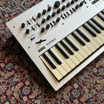 Korg Minilogue 4-Voice Polyphonic Analog Synthesizer 2016 - Present - Silver image 2
