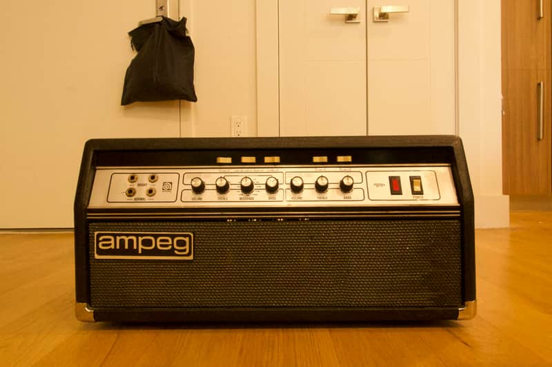 Ampeg SVT Tube 300-Watt Bass Amp Head 1976-79 - Black Line - Curved image 1