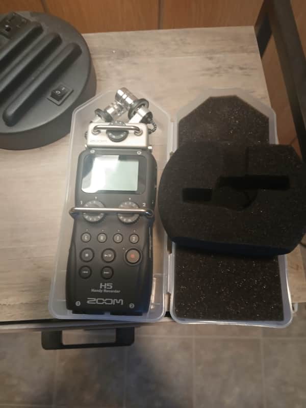 Zoom H5 Handy Recorder 2010s - Black image 1