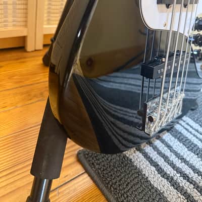 Squier Affinity Jazz Bass with Maple Fretboard 2021 - Present - Black image 8