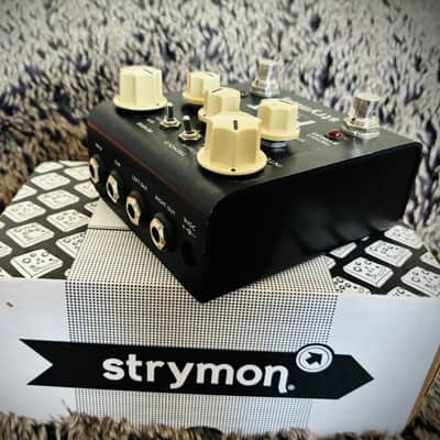 Strymon Flint Reverb and Tremolo V1 2012 - 2022 - Black with White Knobs image 6