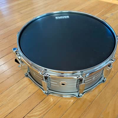 Ludwig 5.5" x 14"Heirloom Stainless Steel Snare Drum LSTL5514 image 4