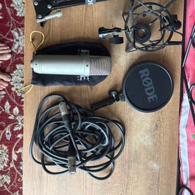 RODE NT1-A Large Diaphragm Cardioid Condenser Microphone 2002 - Present - Silver image 1